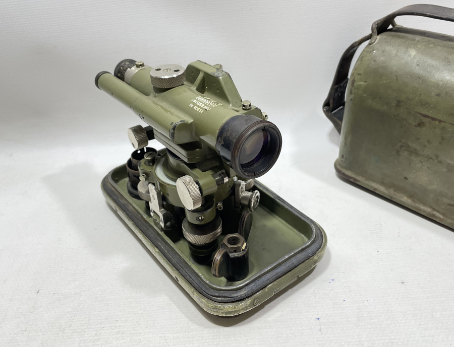 ORJİNAL DERİSİ ASKISI VE KUTUSU İLE ÇOK NADİR TEODOLİT