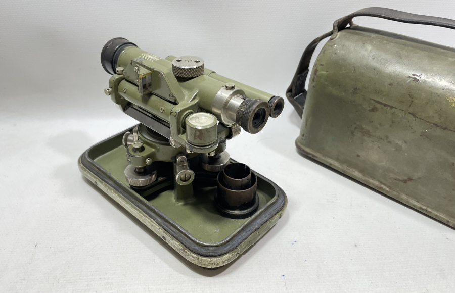 ORJİNAL DERİSİ ASKISI VE KUTUSU İLE ÇOK NADİR TEODOLİT