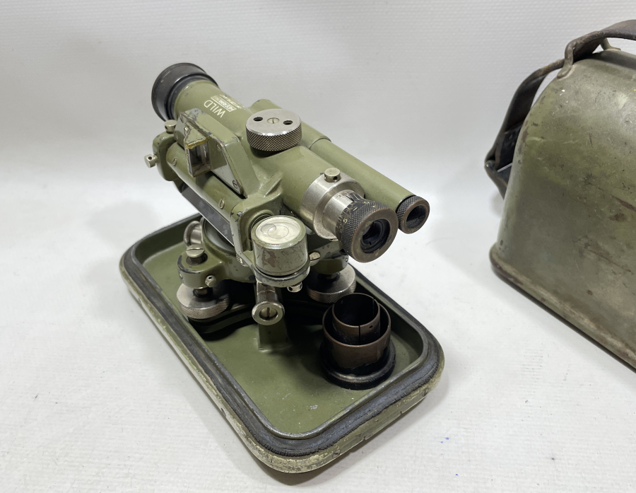 ORJİNAL DERİSİ ASKISI VE KUTUSU İLE ÇOK NADİR TEODOLİT