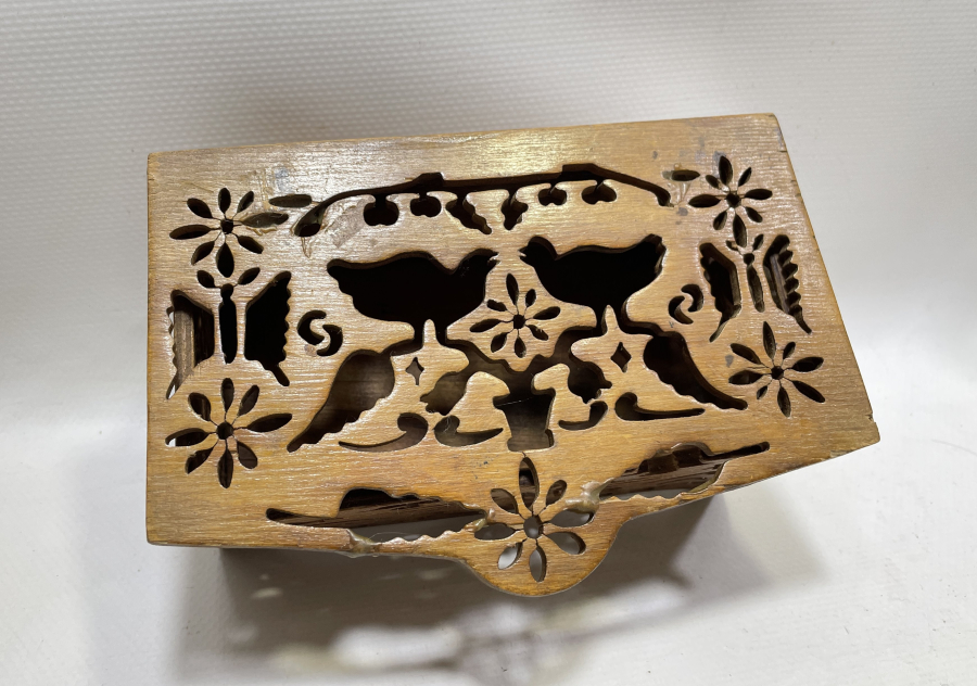 OSMANLI DÖNEMİ ÜZERİ OSMANLICA YAZILI -AY YILDIZLI VE KUŞLU AHŞAP KUTU