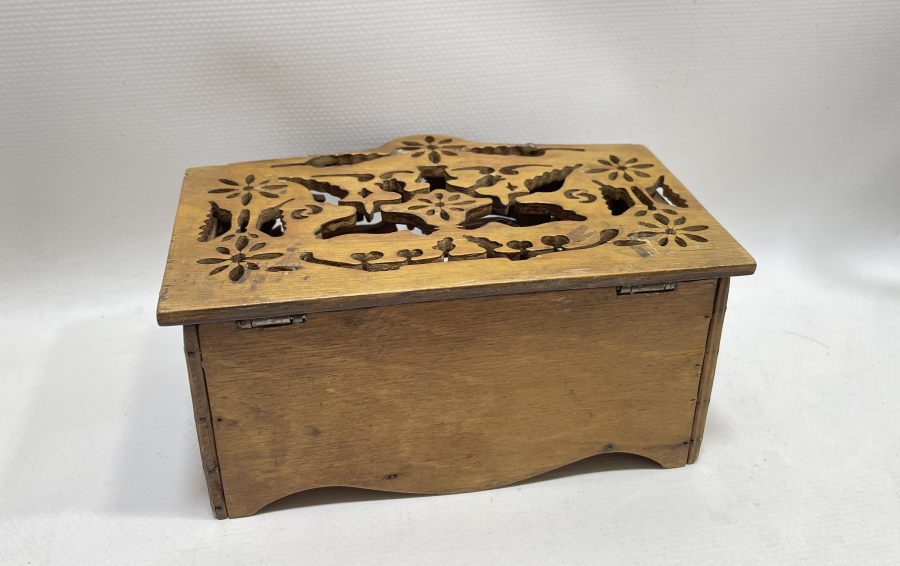 OSMANLI DÖNEMİ ÜZERİ OSMANLICA YAZILI -AY YILDIZLI VE KUŞLU AHŞAP KUTU