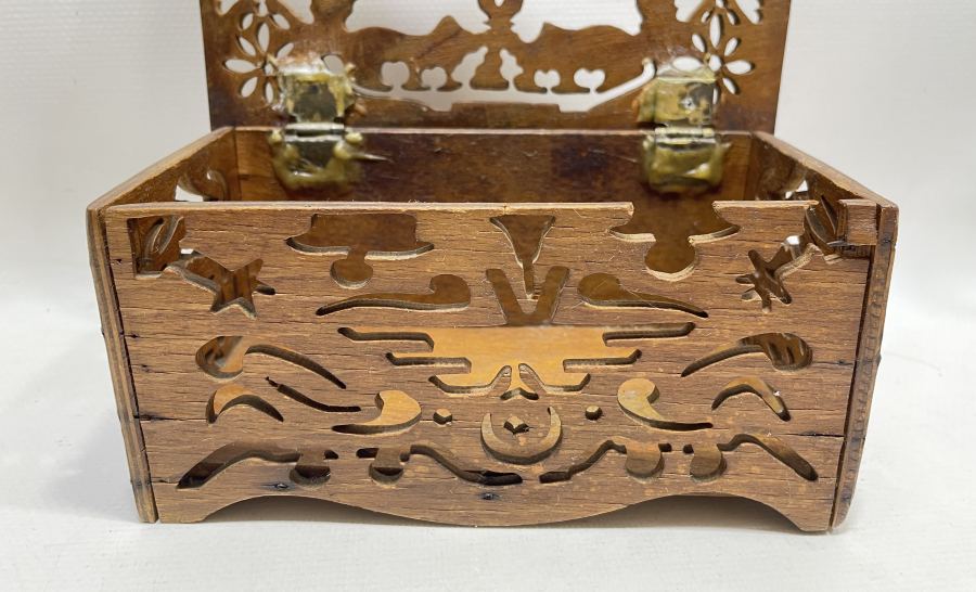 OSMANLI DÖNEMİ ÜZERİ OSMANLICA YAZILI -AY YILDIZLI VE KUŞLU AHŞAP KUTU
