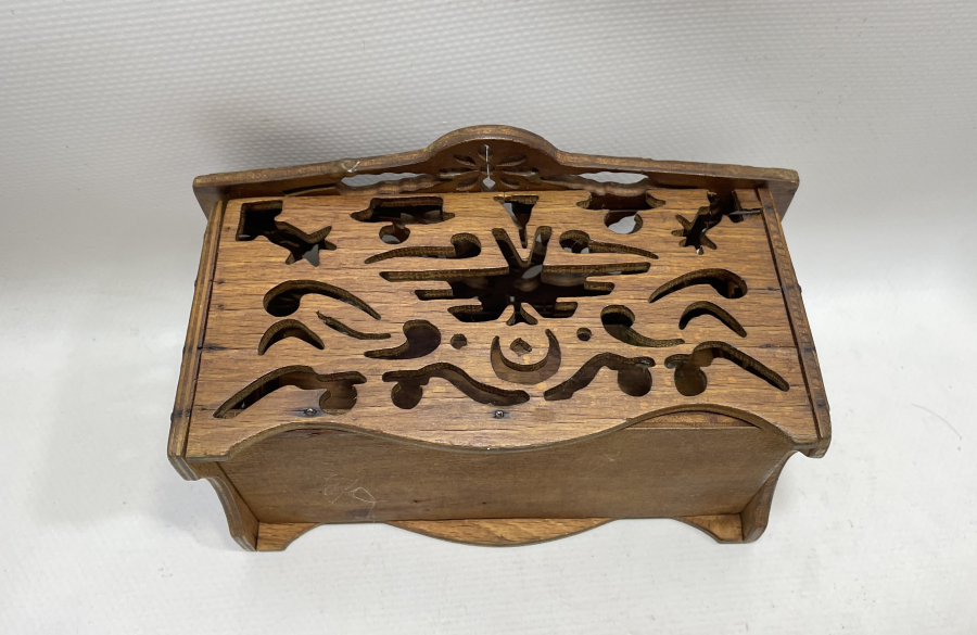 OSMANLI DÖNEMİ ÜZERİ OSMANLICA YAZILI -AY YILDIZLI VE KUŞLU AHŞAP KUTU
