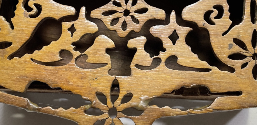 OSMANLI DÖNEMİ ÜZERİ OSMANLICA YAZILI -AY YILDIZLI VE KUŞLU AHŞAP KUTU