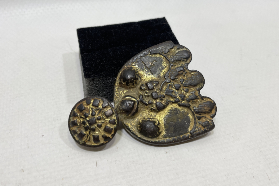 OSMANLI DÖNEMİ ÜZERİ TOMBAKLI VE KINIK BOY DAMGALI ÇOK NADİR KEMER TOKASI PARÇASI- İLK KEZ GÖRÜLÜYOR