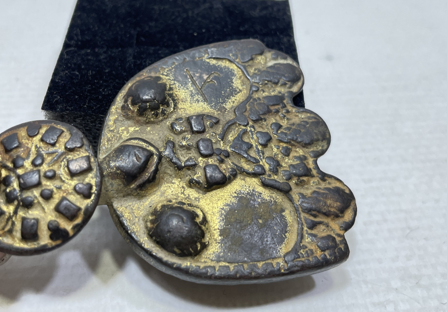 OSMANLI DÖNEMİ ÜZERİ TOMBAKLI VE KINIK BOY DAMGALI ÇOK NADİR KEMER TOKASI PARÇASI- İLK KEZ GÖRÜLÜYOR