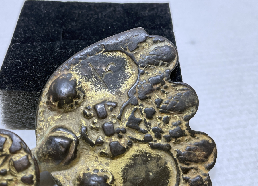 OSMANLI DÖNEMİ ÜZERİ TOMBAKLI VE KINIK BOY DAMGALI ÇOK NADİR KEMER TOKASI PARÇASI- İLK KEZ GÖRÜLÜYOR