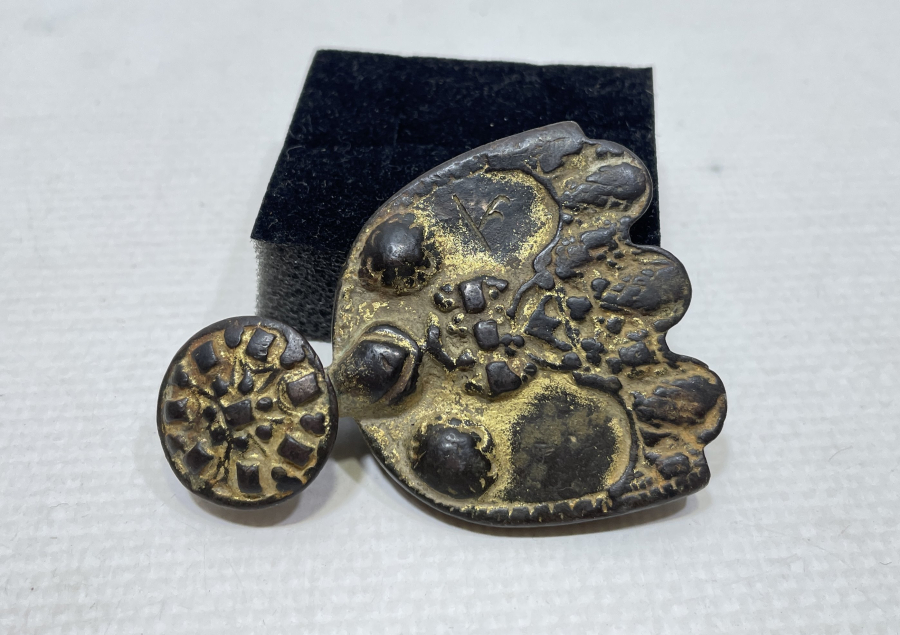 OSMANLI DÖNEMİ ÜZERİ TOMBAKLI VE KINIK BOY DAMGALI ÇOK NADİR KEMER TOKASI PARÇASI- İLK KEZ GÖRÜLÜYOR