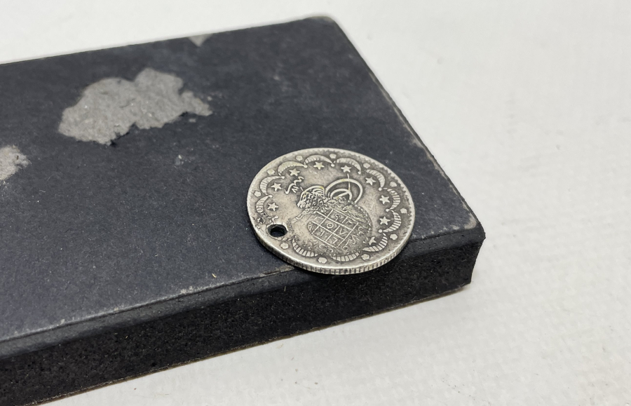 ÜZERİ TILSIMLI ÇOK NADİR GÜMÜŞ BEREKET PARASI