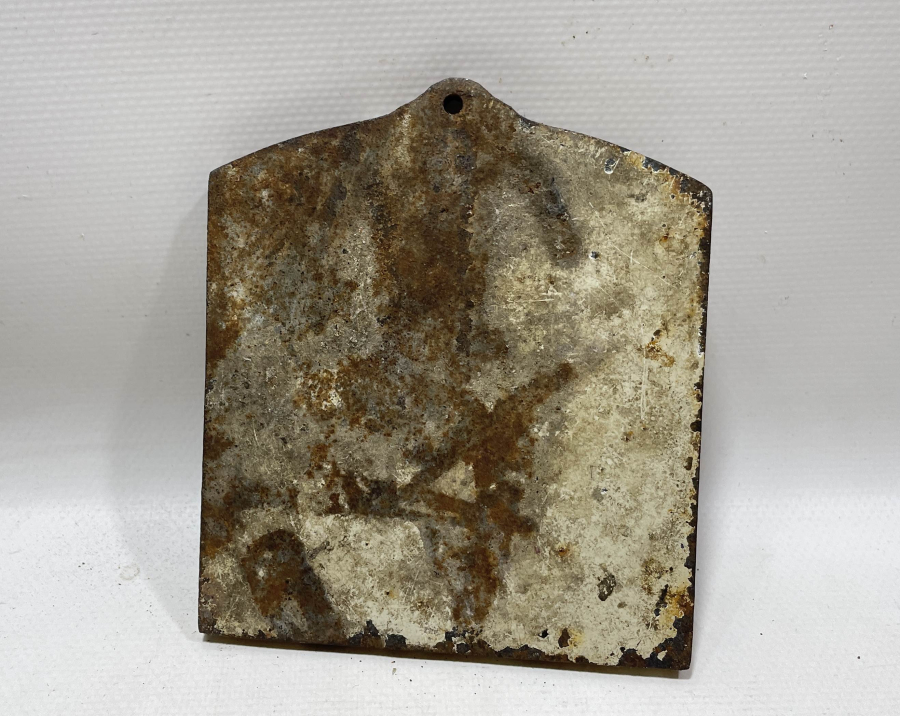 1900 BAŞLARI KABARTMA İŞÇİLİKLİ METAL PLAKA