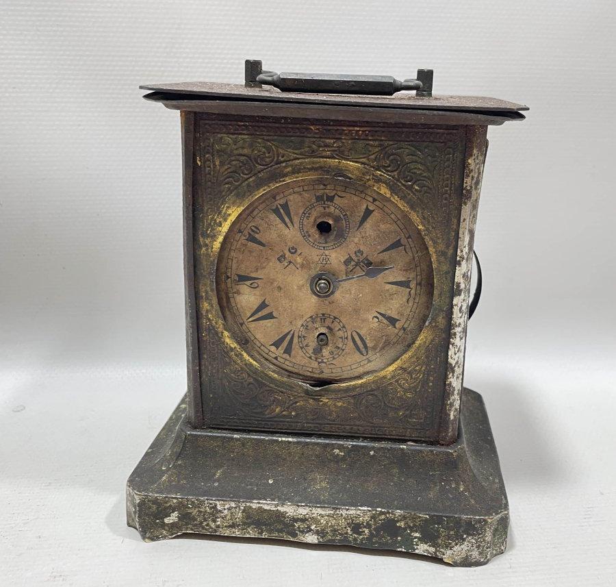 MEŞRUTİYET SANCAKLI NADİR MODEL MASA SAATİ