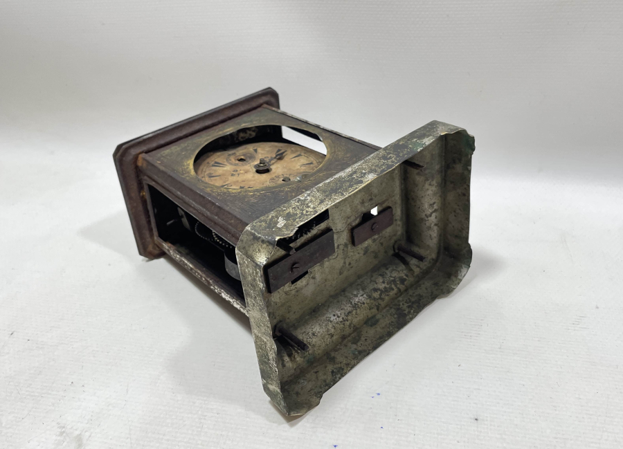 MEŞRUTİYET SANCAKLI NADİR MODEL MASA SAATİ