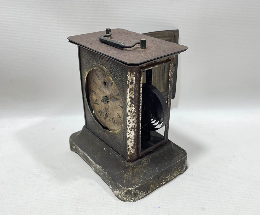 MEŞRUTİYET SANCAKLI NADİR MODEL MASA SAATİ