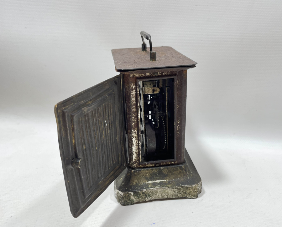 MEŞRUTİYET SANCAKLI NADİR MODEL MASA SAATİ