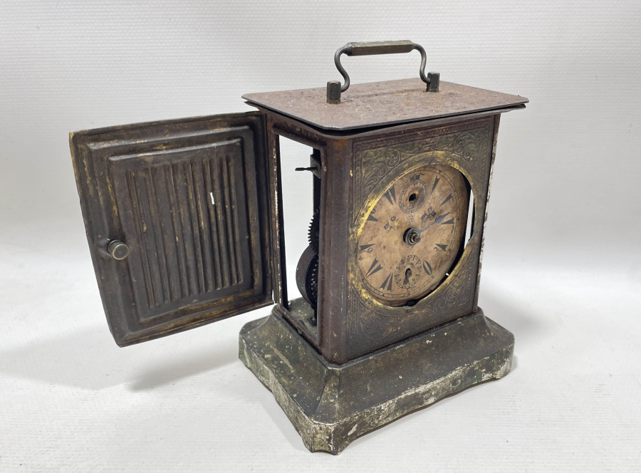 MEŞRUTİYET SANCAKLI NADİR MODEL MASA SAATİ