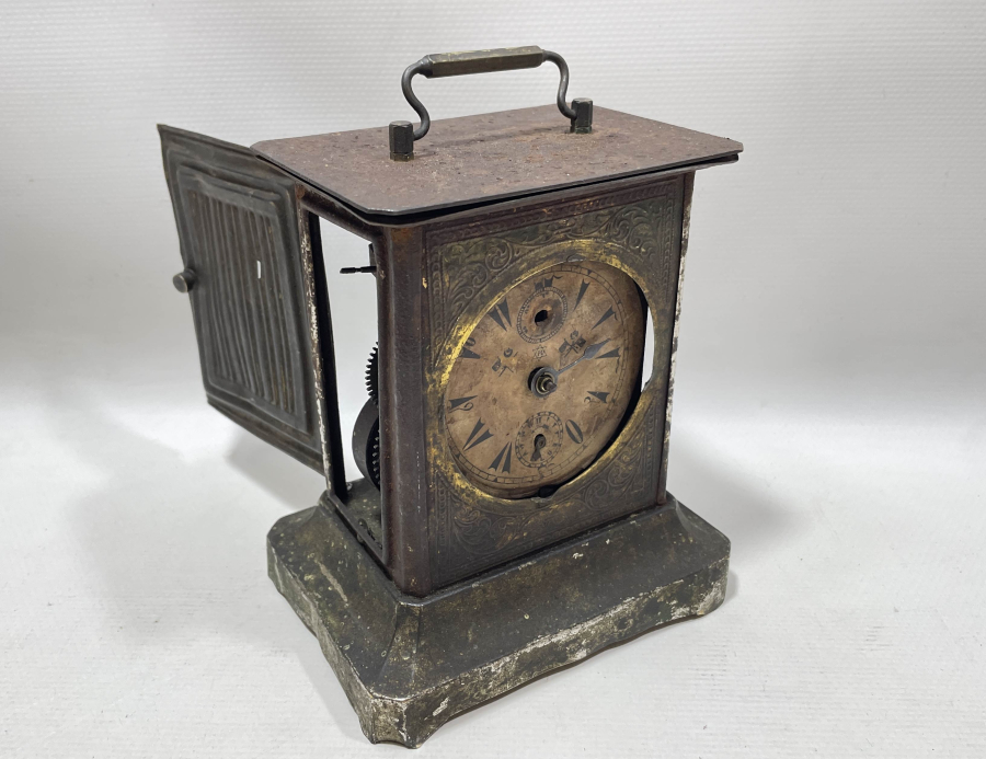 MEŞRUTİYET SANCAKLI NADİR MODEL MASA SAATİ