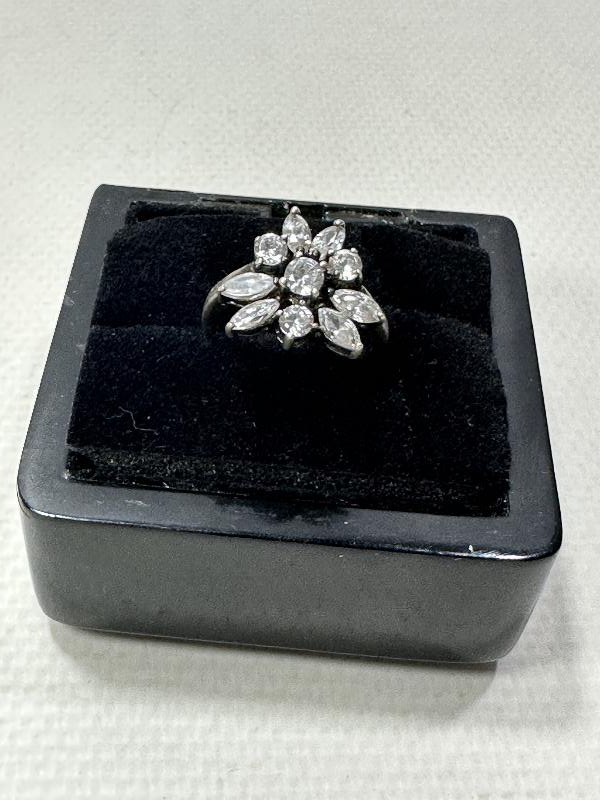 ÇİÇEK FORMLU GÜMÜŞ YÜZÜK