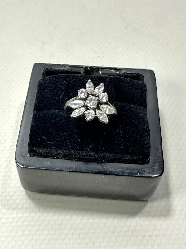 ÇİÇEK FORMLU GÜMÜŞ YÜZÜK