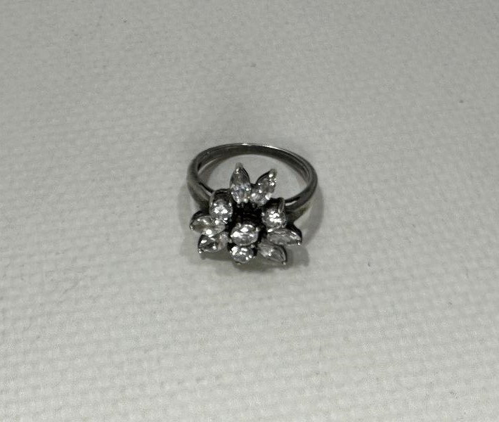 ÇİÇEK FORMLU GÜMÜŞ YÜZÜK