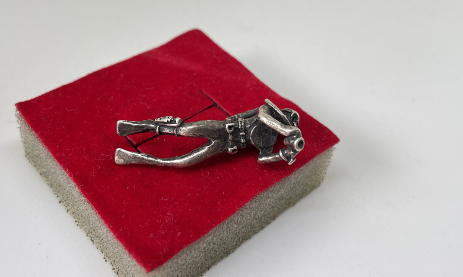 DALGIÇ FORMUNDA YAPILMIŞ GÜMÜŞ KOLYE UCU