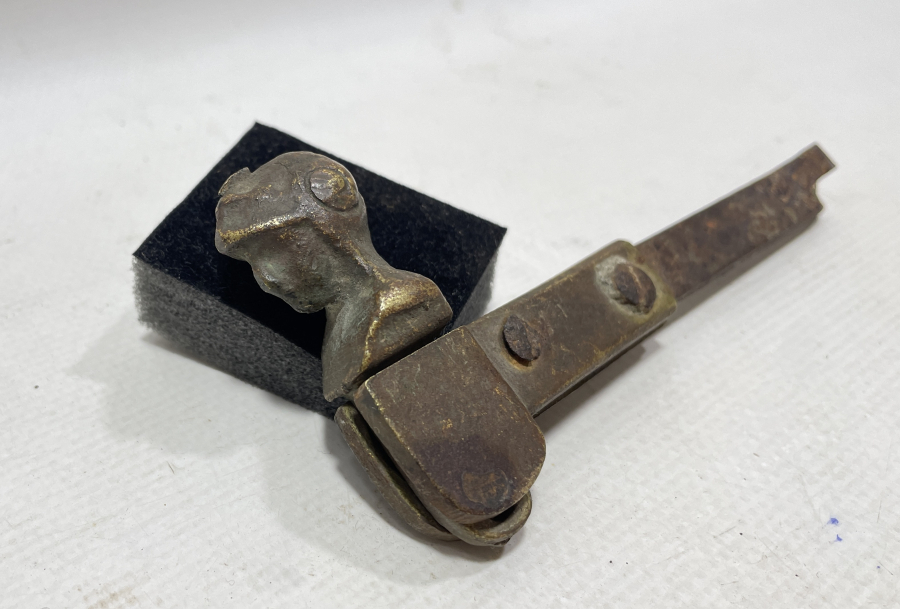 OSMANLI DÖNEMİ GLADYATÖR FORMUNDA YAPILMIŞ RUM İŞİ PENCERE TUTMAÇLARI