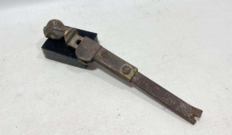 OSMANLI DÖNEMİ GLADYATÖR FORMUNDA YAPILMIŞ RUM İŞİ PENCERE TUTMAÇLARI