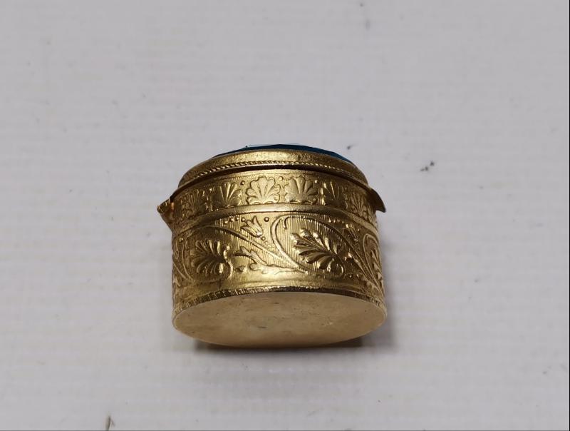 ÜZERİ AQUAMARİN TAŞLI ANTİKA KUTU