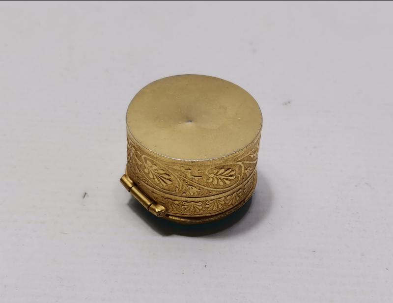 ÜZERİ AQUAMARİN TAŞLI ANTİKA KUTU