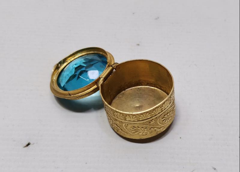 ÜZERİ AQUAMARİN TAŞLI ANTİKA KUTU