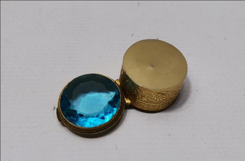 ÜZERİ AQUAMARİN TAŞLI ANTİKA KUTU