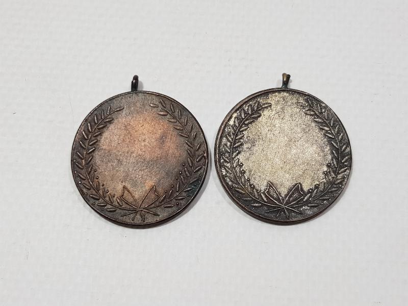 KOŞU İLE İLGİLİ İKİ ADET MADALYA 