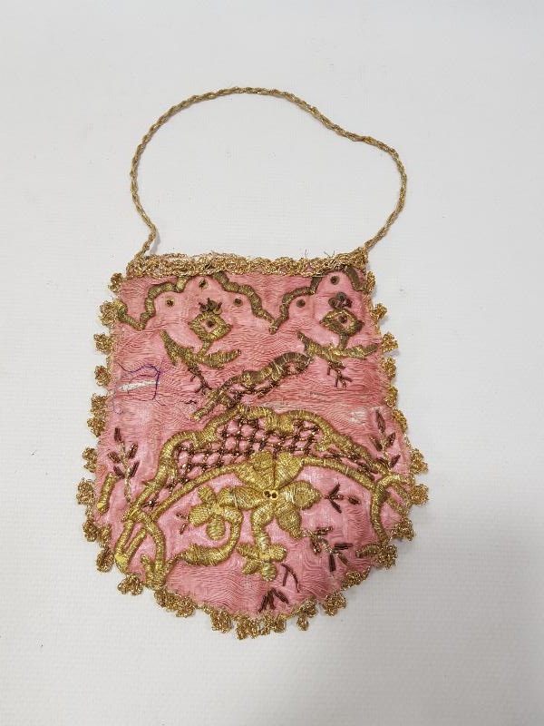 OSMANLI DÖNEMİ ALTIN SIRMA İŞLEMELİ İPEK ELMASİYE GELİN KINA KESESİ 