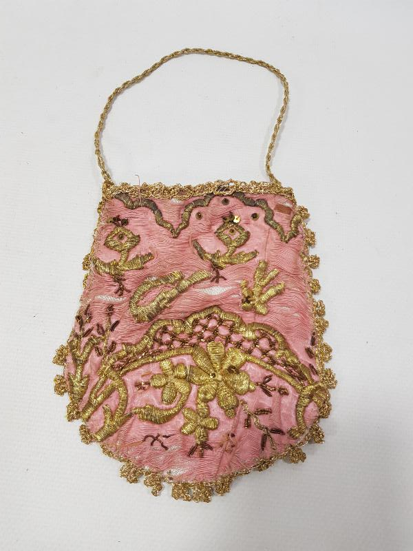 OSMANLI DÖNEMİ ALTIN SIRMA İŞLEMELİ İPEK ELMASİYE GELİN KINA KESESİ 