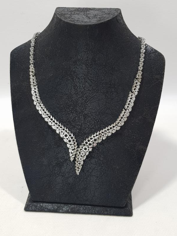 ZİRKON TAŞLARLA SÜSLÜ ÖZEL DİZAYN GERDANLIK 