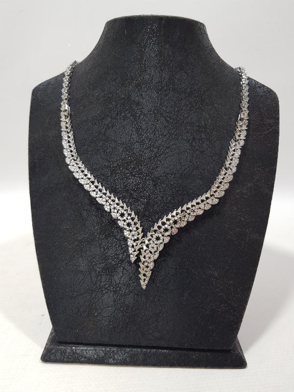 ZİRKON TAŞLARLA SÜSLÜ ÖZEL DİZAYN GERDANLIK 