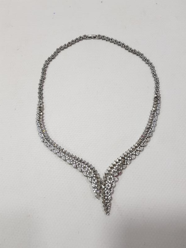 ZİRKON TAŞLARLA SÜSLÜ ÖZEL DİZAYN GERDANLIK 