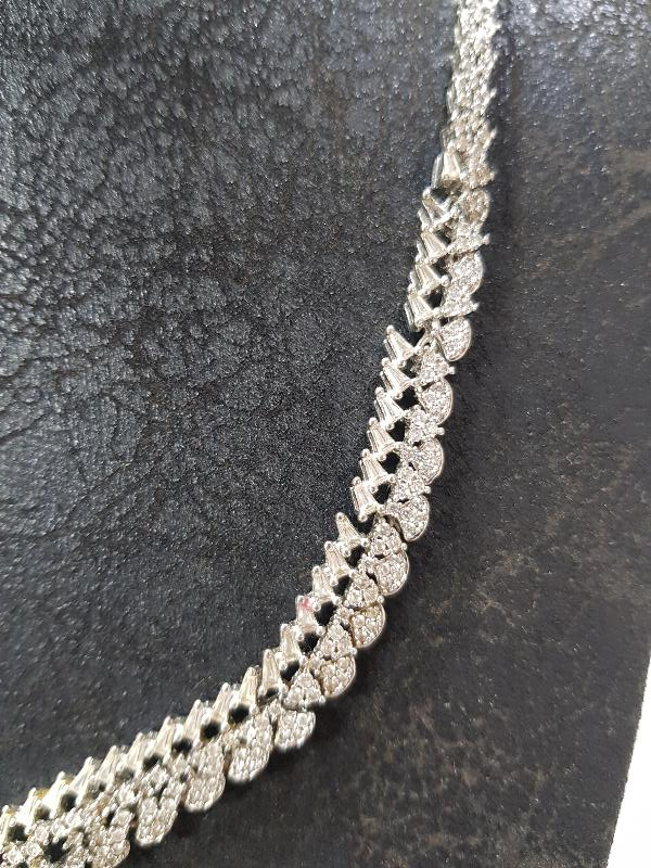 ZİRKON TAŞLARLA SÜSLÜ ÖZEL DİZAYN GERDANLIK 