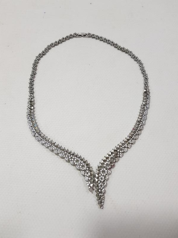 ZİRKON TAŞLARLA SÜSLÜ ÖZEL DİZAYN GERDANLIK 