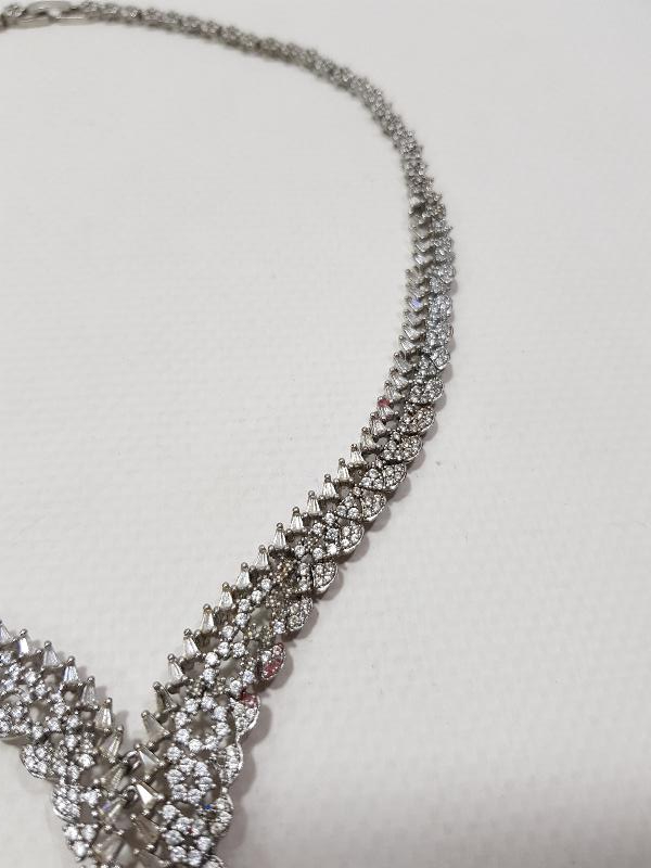 ZİRKON TAŞLARLA SÜSLÜ ÖZEL DİZAYN GERDANLIK 