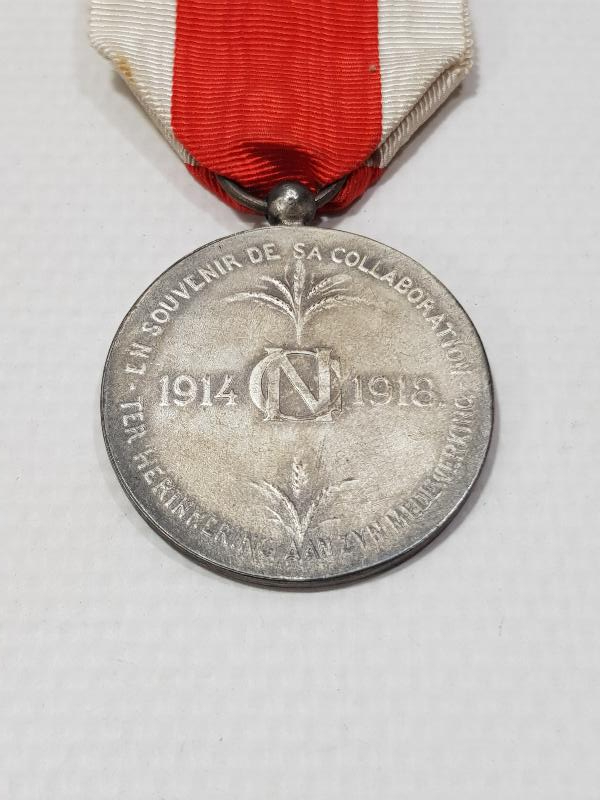 1. DÜNYA SAVAŞI 1914-1918 TARİHLİ KUTUSUNDA GÜMÜŞ MADALYA