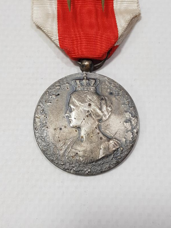 1. DÜNYA SAVAŞI 1914-1918 TARİHLİ KUTUSUNDA GÜMÜŞ MADALYA