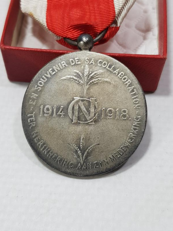 1. DÜNYA SAVAŞI 1914-1918 TARİHLİ KUTUSUNDA GÜMÜŞ MADALYA