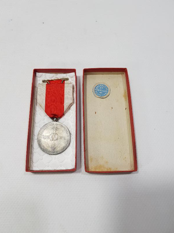 1. DÜNYA SAVAŞI 1914-1918 TARİHLİ KUTUSUNDA GÜMÜŞ MADALYA