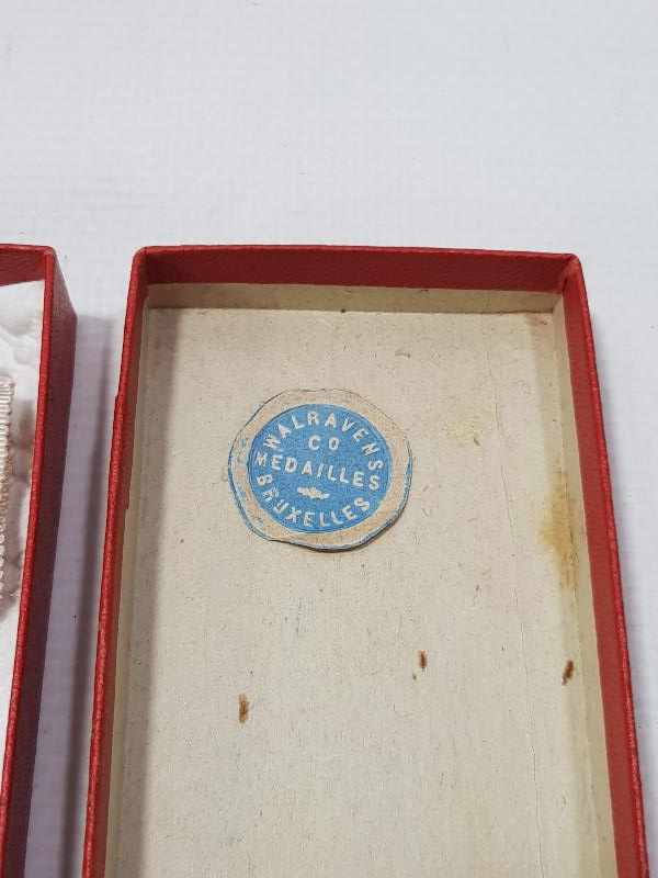 1. DÜNYA SAVAŞI 1914-1918 TARİHLİ KUTUSUNDA GÜMÜŞ MADALYA