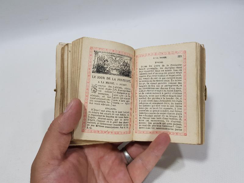 1874 TARİHLİ BAKALİT CİLTLİ GÜMÜŞ KAKMALI NADİR CEP İNCİLİ