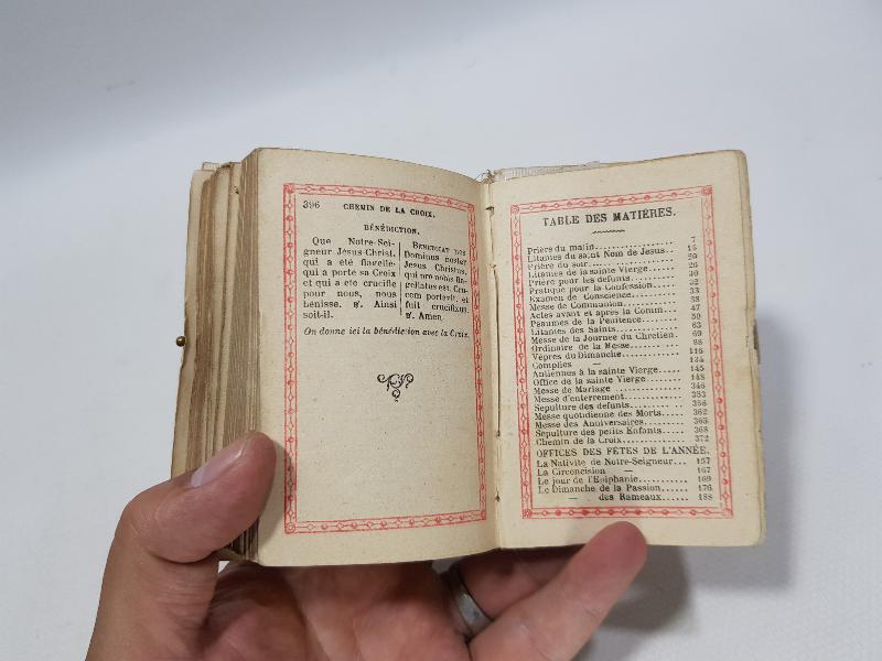 1874 TARİHLİ BAKALİT CİLTLİ GÜMÜŞ KAKMALI NADİR CEP İNCİLİ