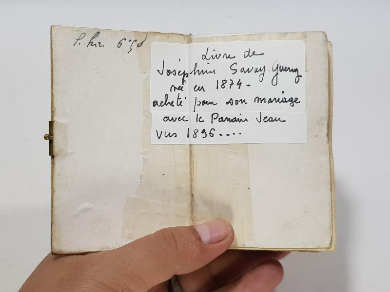 1874 TARİHLİ BAKALİT CİLTLİ GÜMÜŞ KAKMALI NADİR CEP İNCİLİ