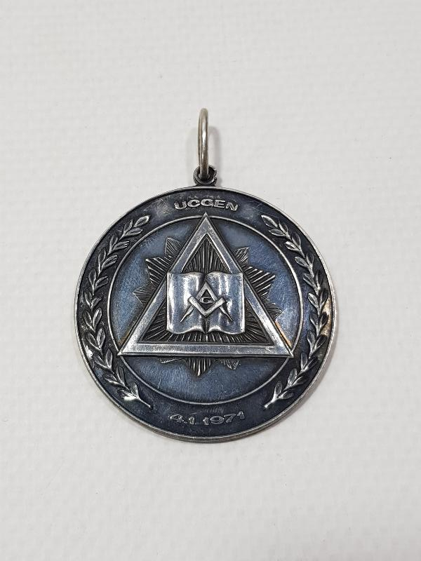 1971 TARİHLİ ÜST DÜZEY ÜÇGEN GÜMÜŞ MASON MADALYA 