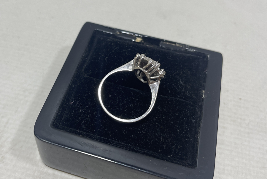 PIRLANTA TAŞLI PAPATYA MODEL YÜZÜK