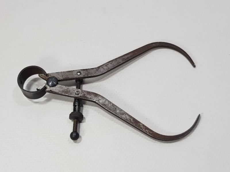 ÜZERİNDE OSMANLICA İSTANBUL 1321 YAZILI DIŞ BÜKEY KUMPAS